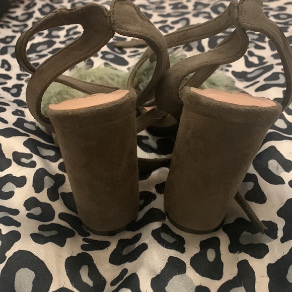 Green fur Heels - Picture 3 of 4